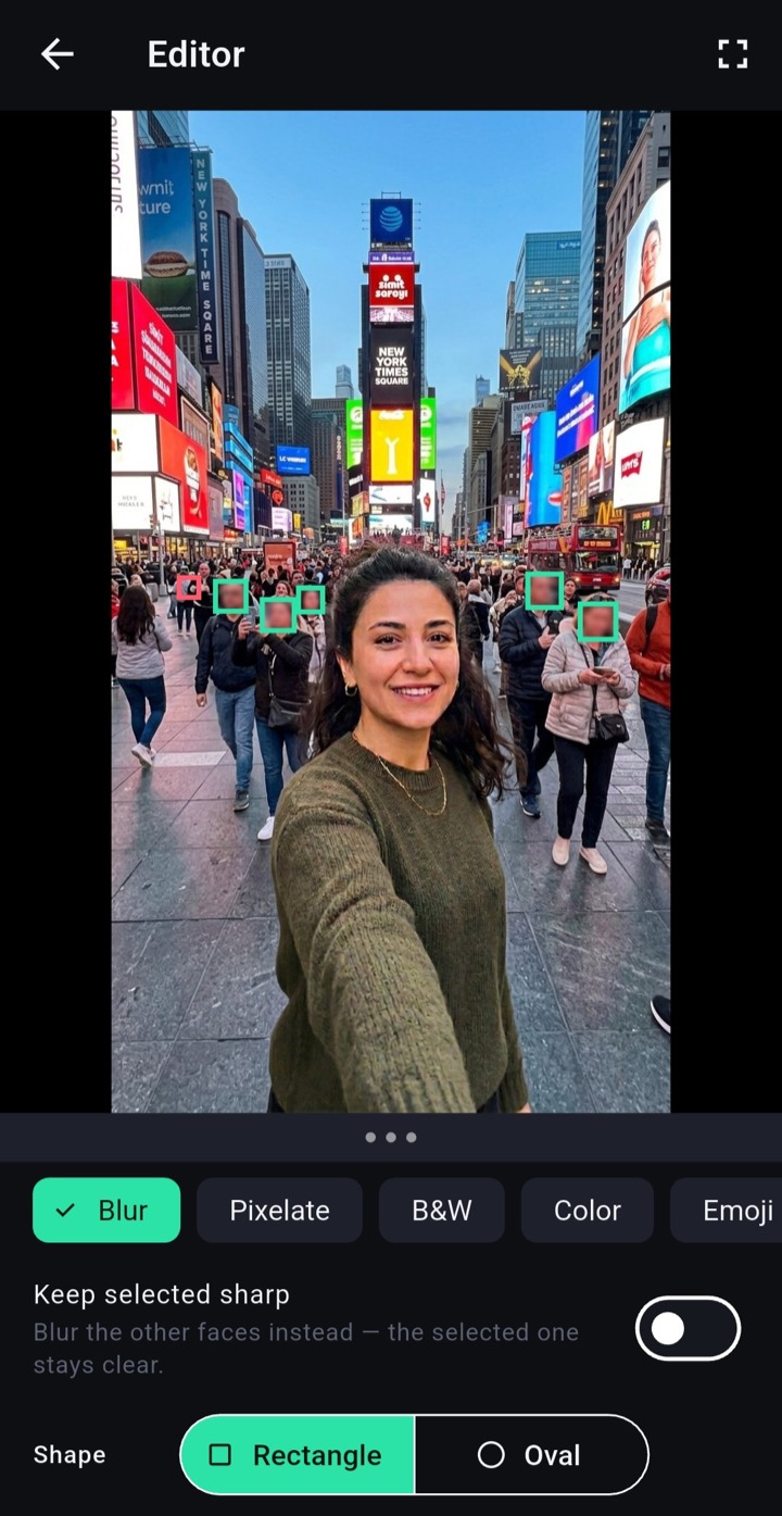 Blurize editor showing selectable face boxes and blur, pixelate, B&W, color and emoji styles